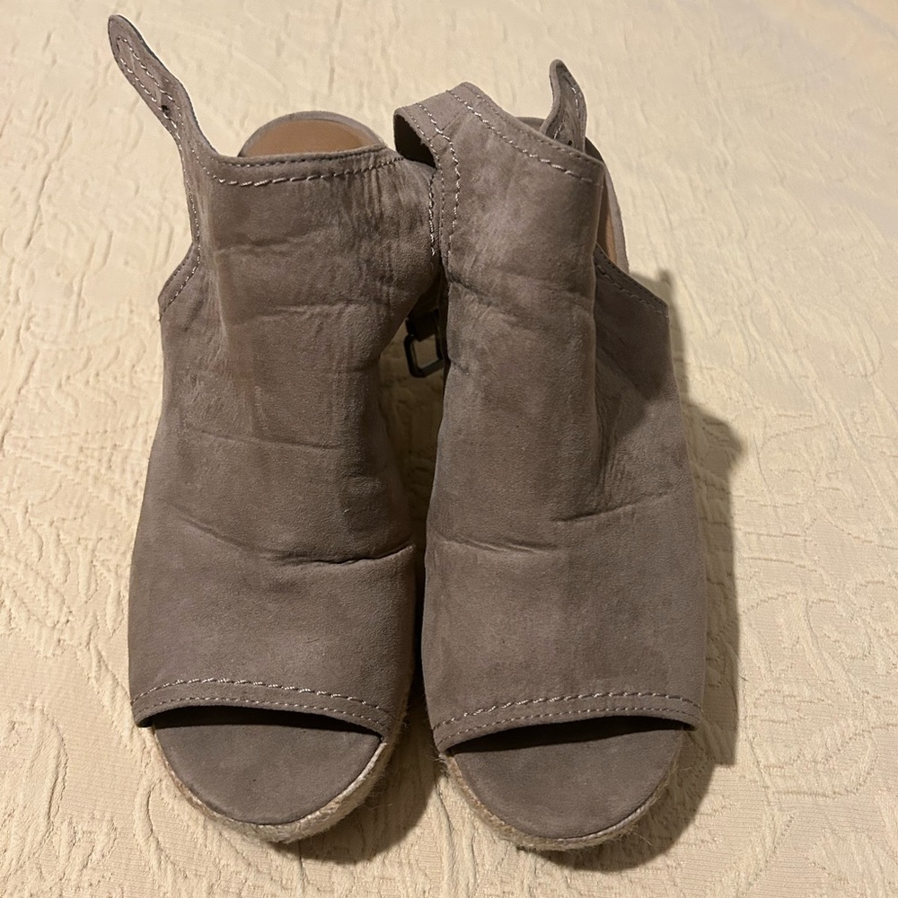Universal Thread wedge sandals